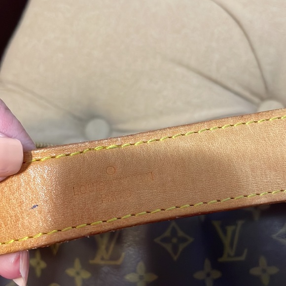 Louis Vuitton beautiful purse - Picture 6 of 13